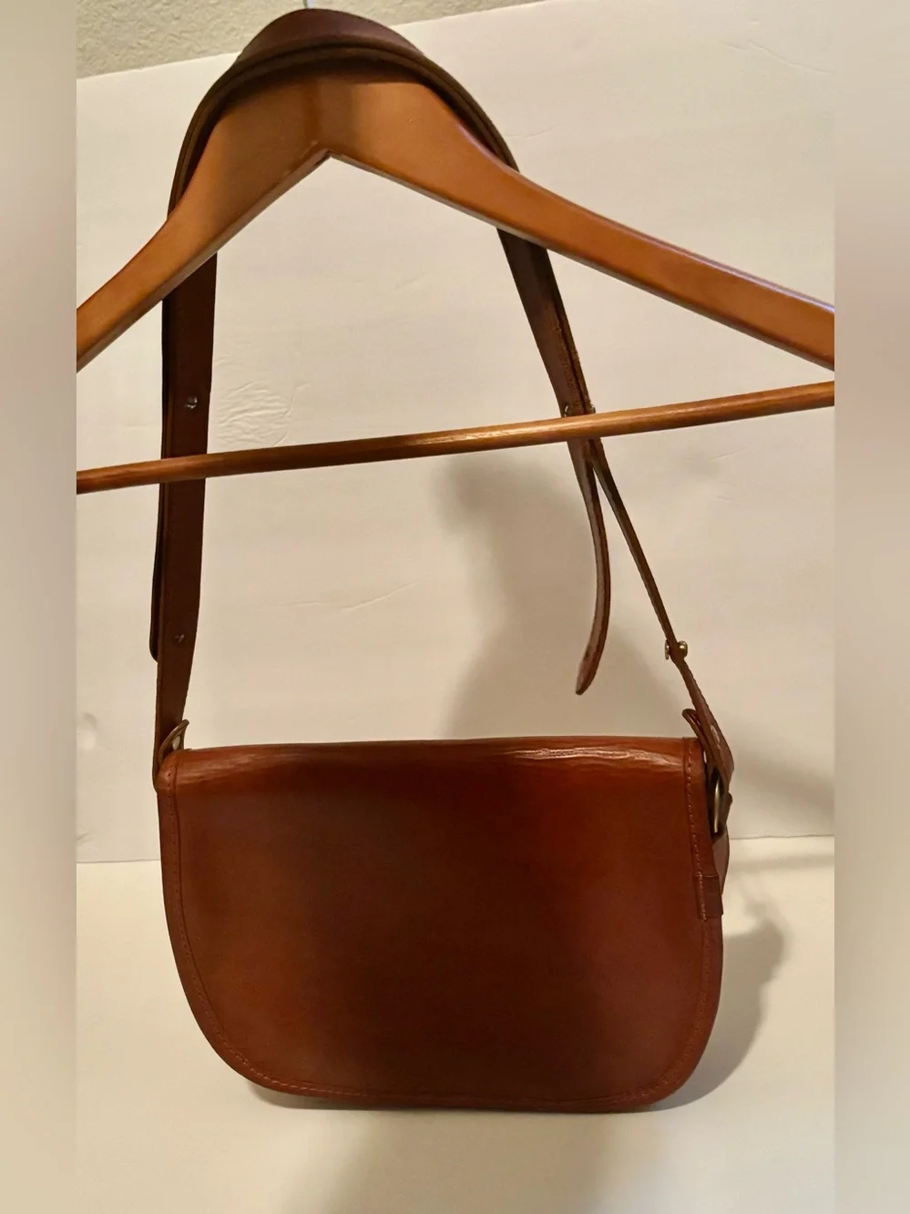 Chapmen Full-Grain Tanned Leather Saddle Bag Tan | NMS 10L